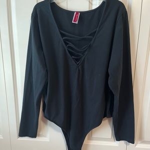 5X Hips & Curves V neck bodysuit
